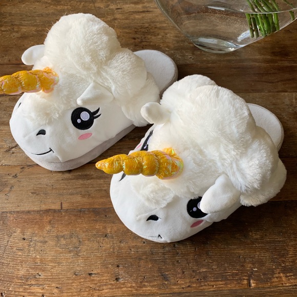 🦄 ThinkGeek Unisex Unicorn Plush 3D Slippers! - Picture 2 of 8